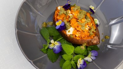 Süßkartoffel gefüllt mit Inselpesto