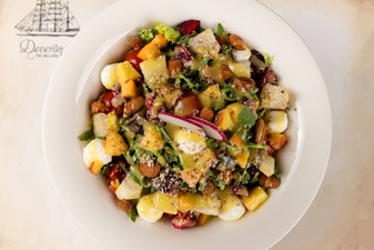Salata od voća, povrća i lošinjskog koštunjavog voća